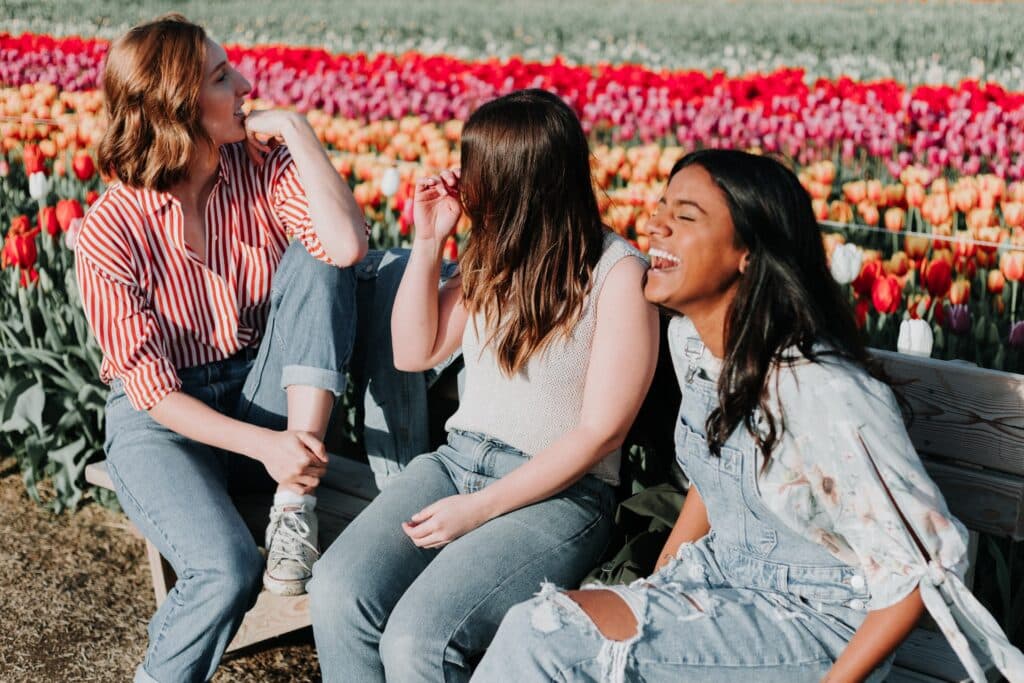 girls laughing in a field while speaking in spanish